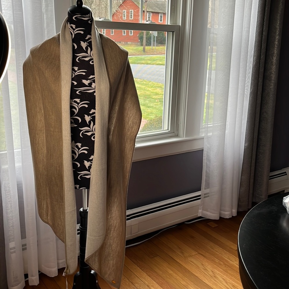 Women’s Calvin Klein Wrap or Scarf NWT very soft and pretty.